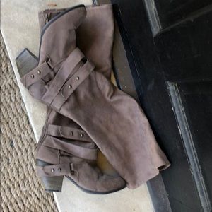 boots shi by journeys size 8